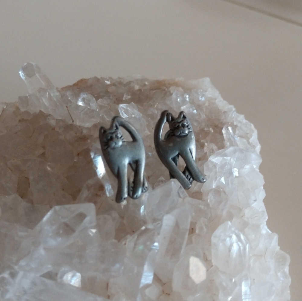 Kitty pewter post earrings from Korea